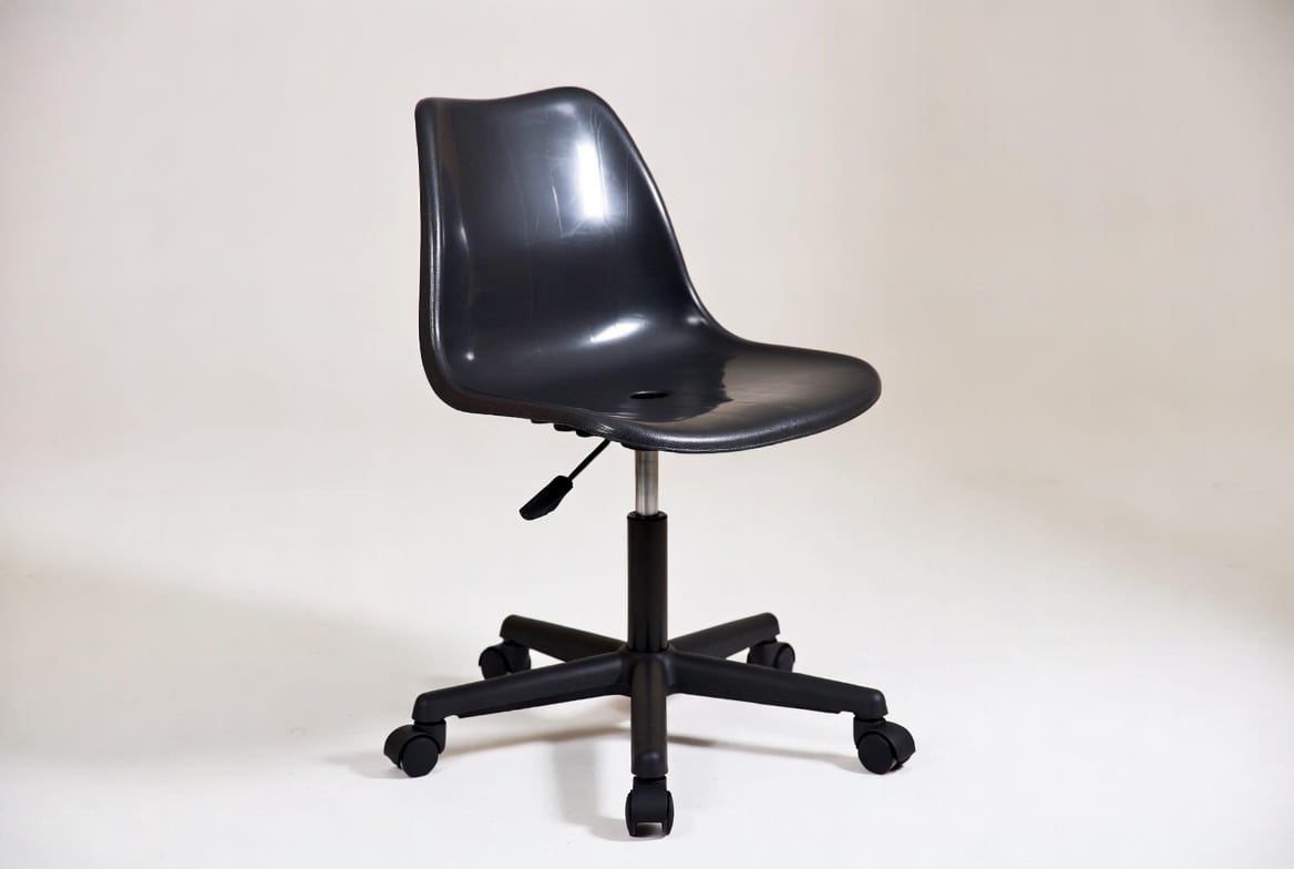 Lightweight plastic swivel office chairs for New Zealand workplaces