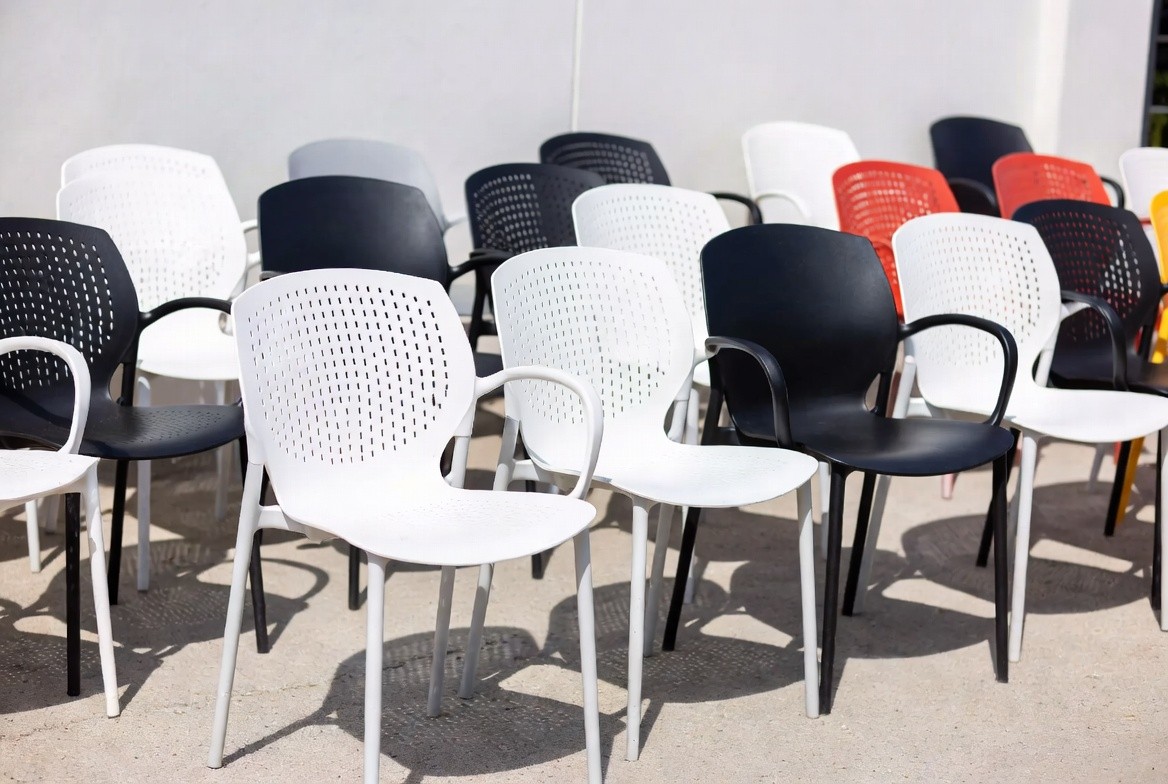 Plastic Chair Buying Guide NZ: How to Choose the Right Chairs for Your Space