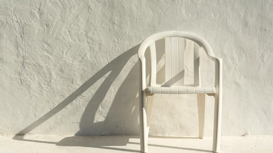 Plastic Chair Buying Guide: How to Choose the Right Chairs for Your Space