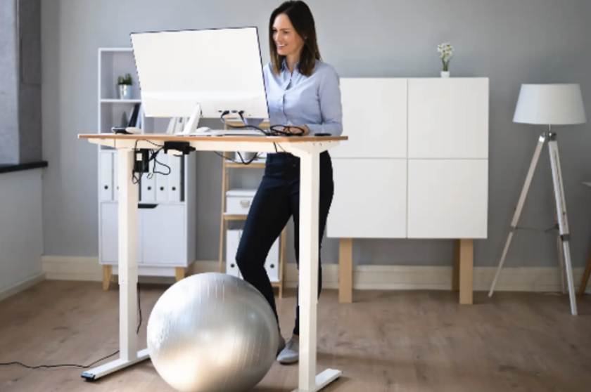 How to Pick the Best Standing Desk for a Home Office
