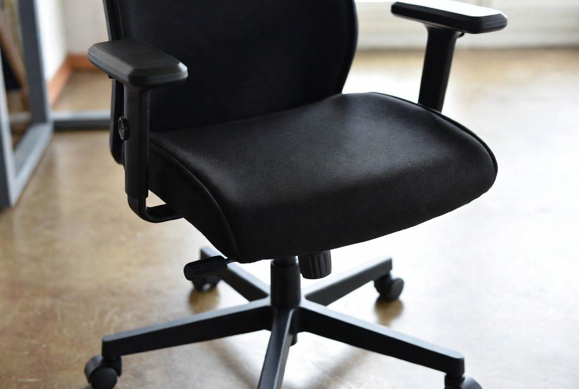 Why Choose a Heavy Duty Office Chair? 5 Benefits for NZ Workplaces